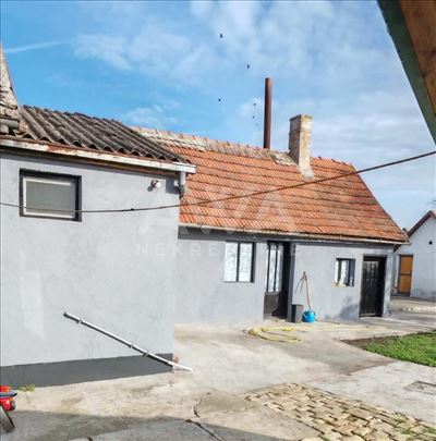 Sivac manja renovirana kuća 89m2