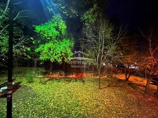 Stan idealan i za poslovni prostor i za život ID#1