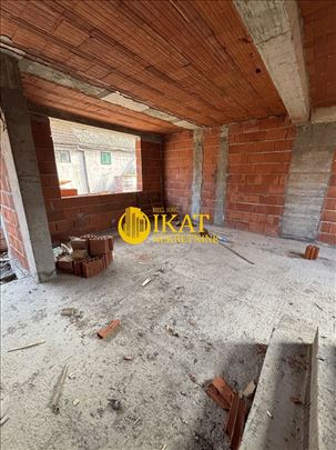 Stara Pazova stan 69m2, kao kuće u nizu + pdv