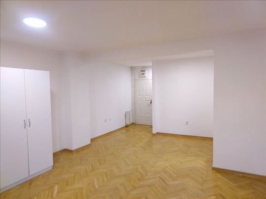 Vračar, Hram, Lamartinova, 59m2