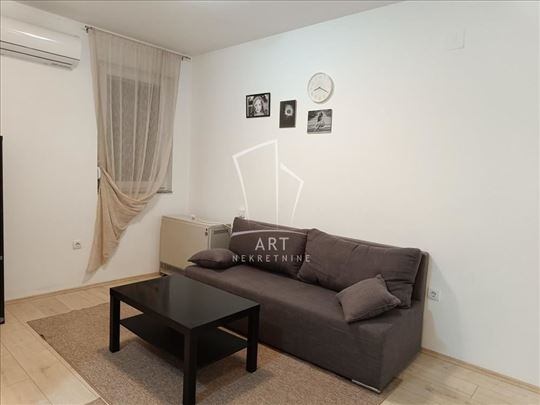 2.5 stan u mirnom delu Zemunu ID#13202