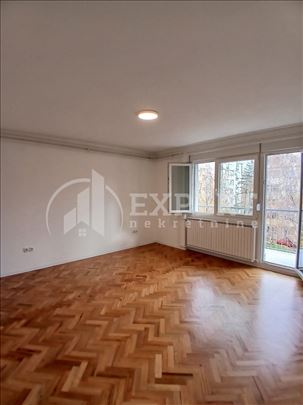 Izdaje se kompletno renoviran trosoban stan u Srem