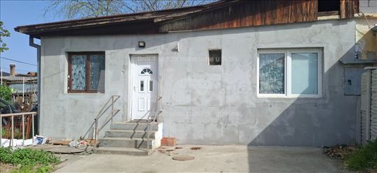 Izdaje se kuca u starom naselju Ledina