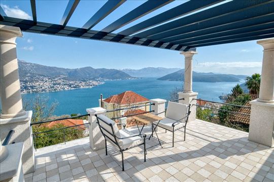 Luksuzna jedinstvena vila iznad Herceg Novog