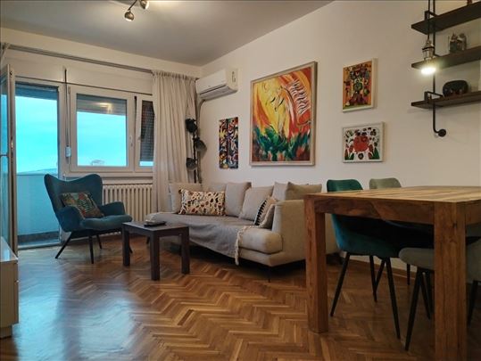 Vrh, Lux, Centar, Namesten, Sa parkingom