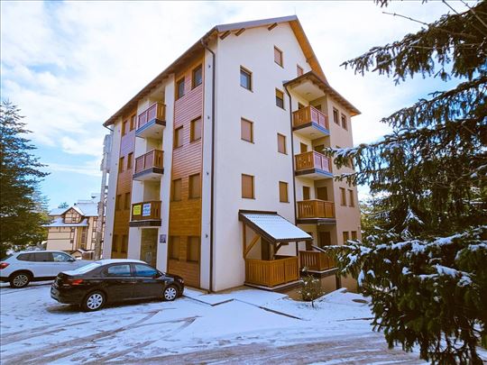 Namešten stan 600 m od centra Zlatibora