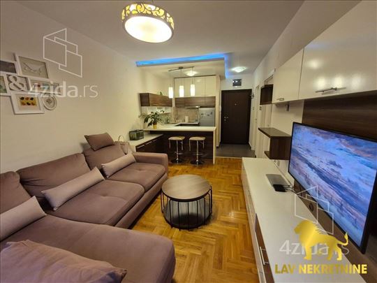 Nov,namesten jednoiposoban stan, Satelitska pijaca