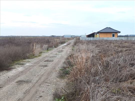 Plac Ugrinovci 7ari izlaz na dve ulice