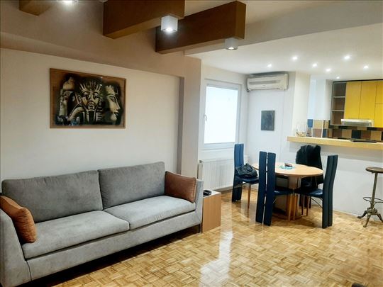 Prodaje se dvoiposoban namesten stan na Aerodromu