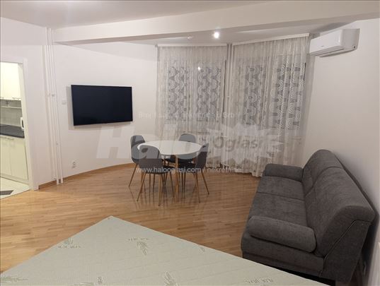 Renoviran jednosoban stan u centru