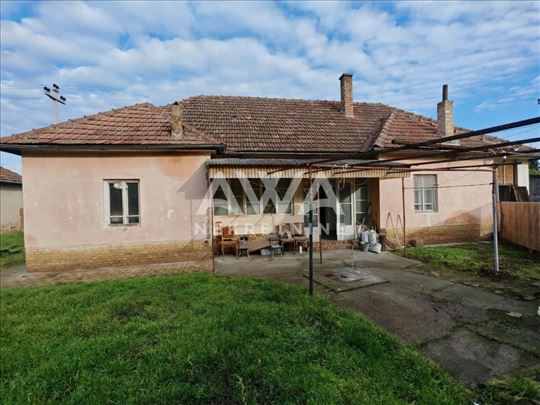 Trosobna prizemna, 133m2 plac 1567m2