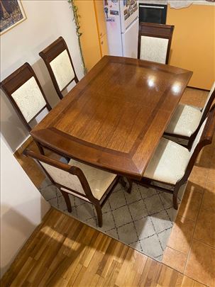 Trpezarijski sto sa šest stolica