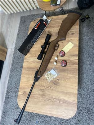 Vazdusna puska kometa 220 sa drvenim kundakom