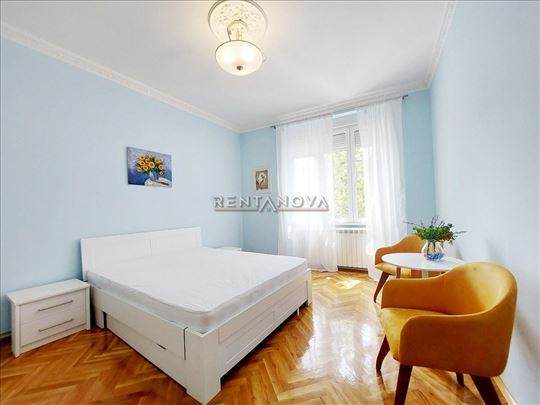 Vukov spomenik, renoviran salonac, 56 m2