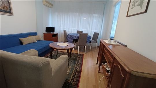 1.5 blizu Starog Merkatora, namešten