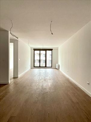 Četvorosoban stan na prodaju Kalenić 122m2