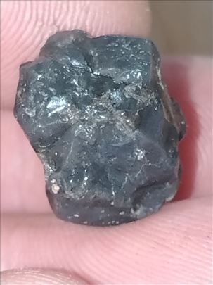 Dragoceni sirov dragulj u mareici-minerali