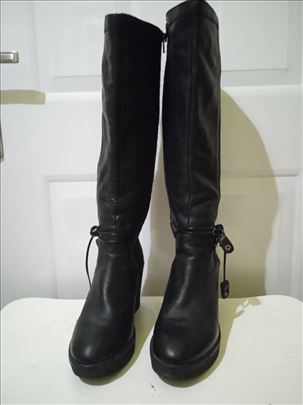 Duboke cizme Bata broj 39