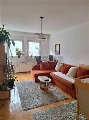 Izdaje se jednoiposoban stan 40m2, kod Filozofskog