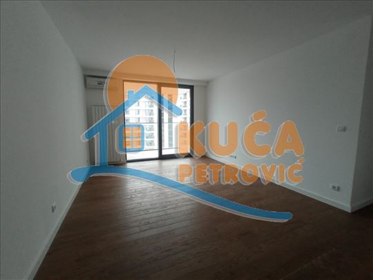 Izdaje se neuseljavan poslovni prostor u novom kom