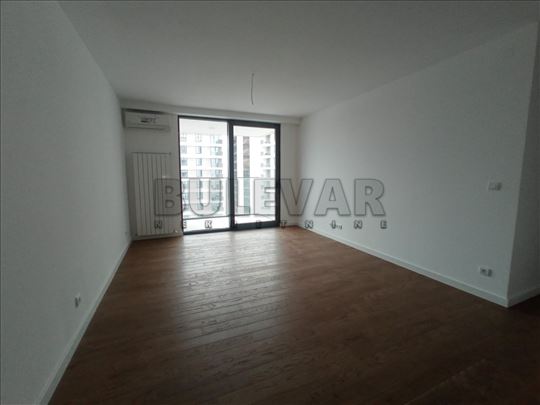 Izdaje se neuseljavan poslovni prostor u novom kom