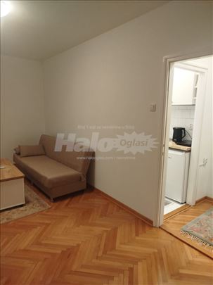 Karaburma, 30kvm, III sprat, jednosoban, namešten