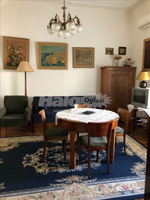 Komforan salonac, 2.0, Trg Republike