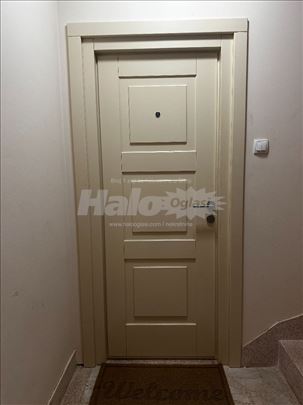 Moderan, nov stan 75 m2, FULL oprema-parking