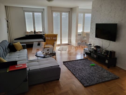 Namešten stan na Julinom brdu