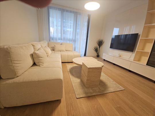 Nov, 8 spratova, garaza, svetao, prostran