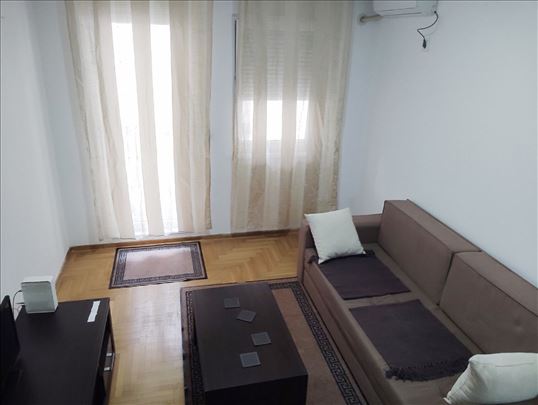 Novogradnja sa pripadajućim dvorištem