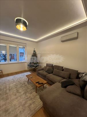 Odličan salonac u centru Zemuna