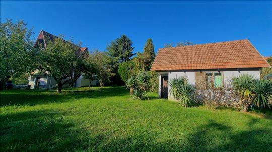 Prodaje se kuća na Šumaričkom jezeru