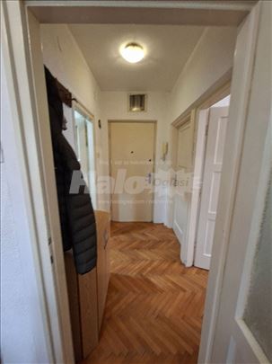 Stan u blizini Big fashion-a odmah useljiv