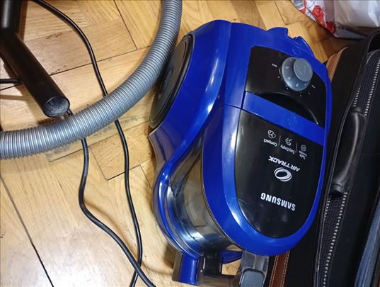 Usisivač SAMSUNG bez kese kompletan