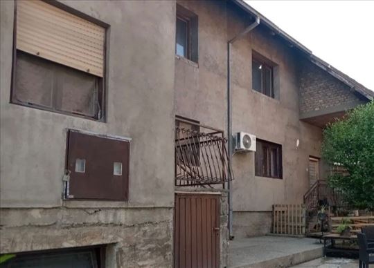 Vinogradska uknjizena kuca 382 m2