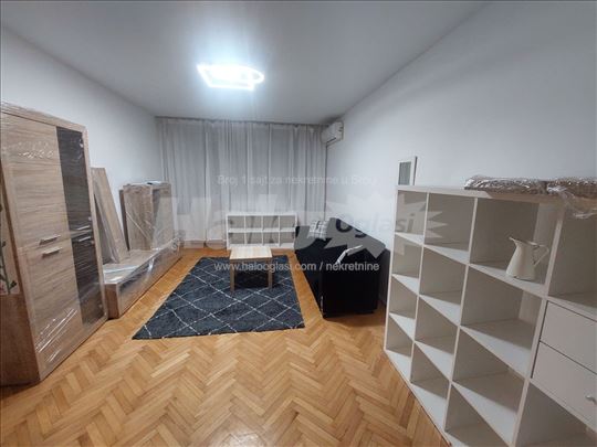 1.5 stan Karaburma Salvadora Aljendea