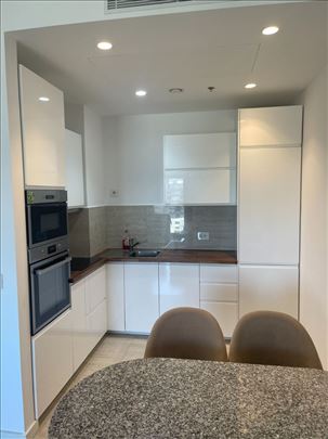 2.0 Tower West 65, garaža, 4 lifta, odmah useljiv