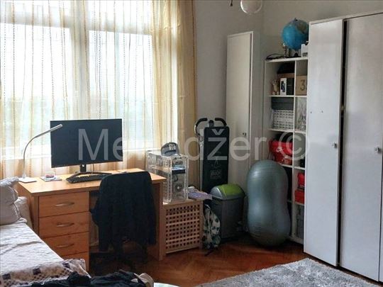 Autokomanda, 2.0 60m2, salonac, uknjizen