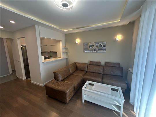 Banovo brdo, kod Ada mola, lux, namešten