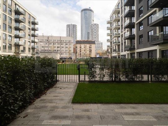 BW Sensa - trosoban stan sa privatnim dvorištem od