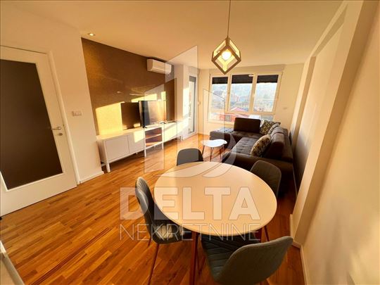 Dvoiposoban stan, sa parkingom, u novoj zgradi 