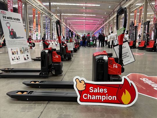 F4 električni paletar