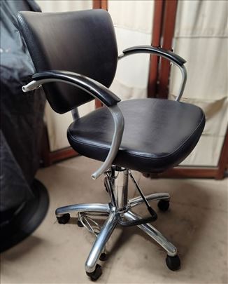 Frizerska stolica HAIRFORCE Germany udobna, u oc