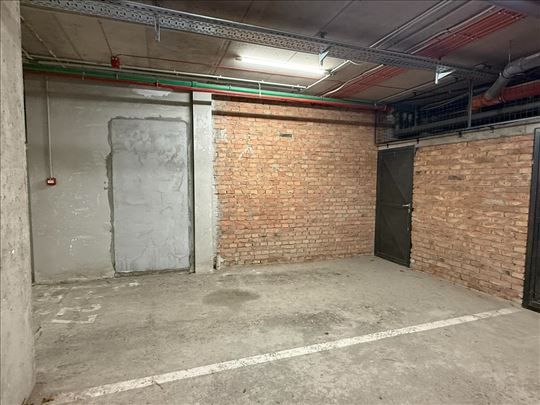 Garažno mesto - 17m2 - Podbara