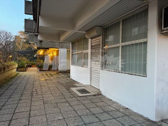 Izdajem Lokal 70m2 - Vojvode Stepe kod crkve 