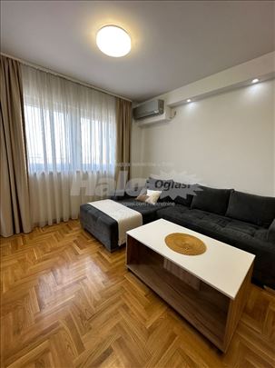 Izdajem namešten stan na Ledinama