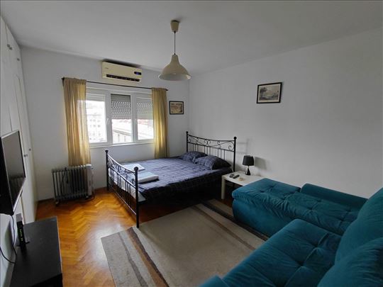 Izdavanje stana kod Bajlonijeve pijace