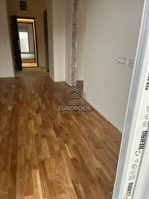 Nov, funkcionalan stan blizu Dunava