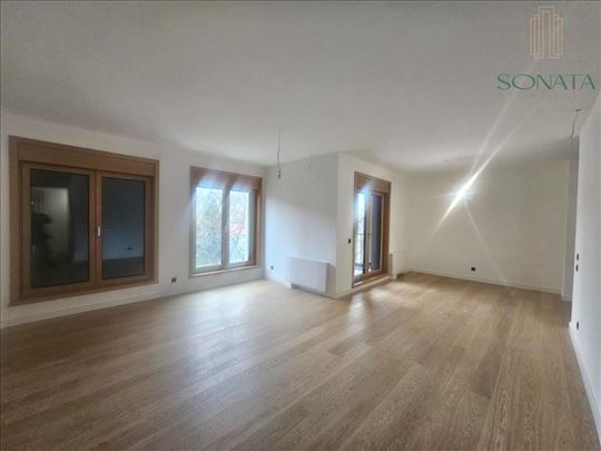 Novogradnja u blizini Karadjordjevog parka